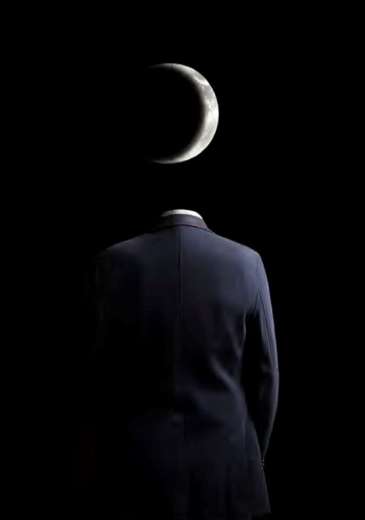 Ceci N'est Pas Une Lune. Ceci N'est Pas Une Lune.