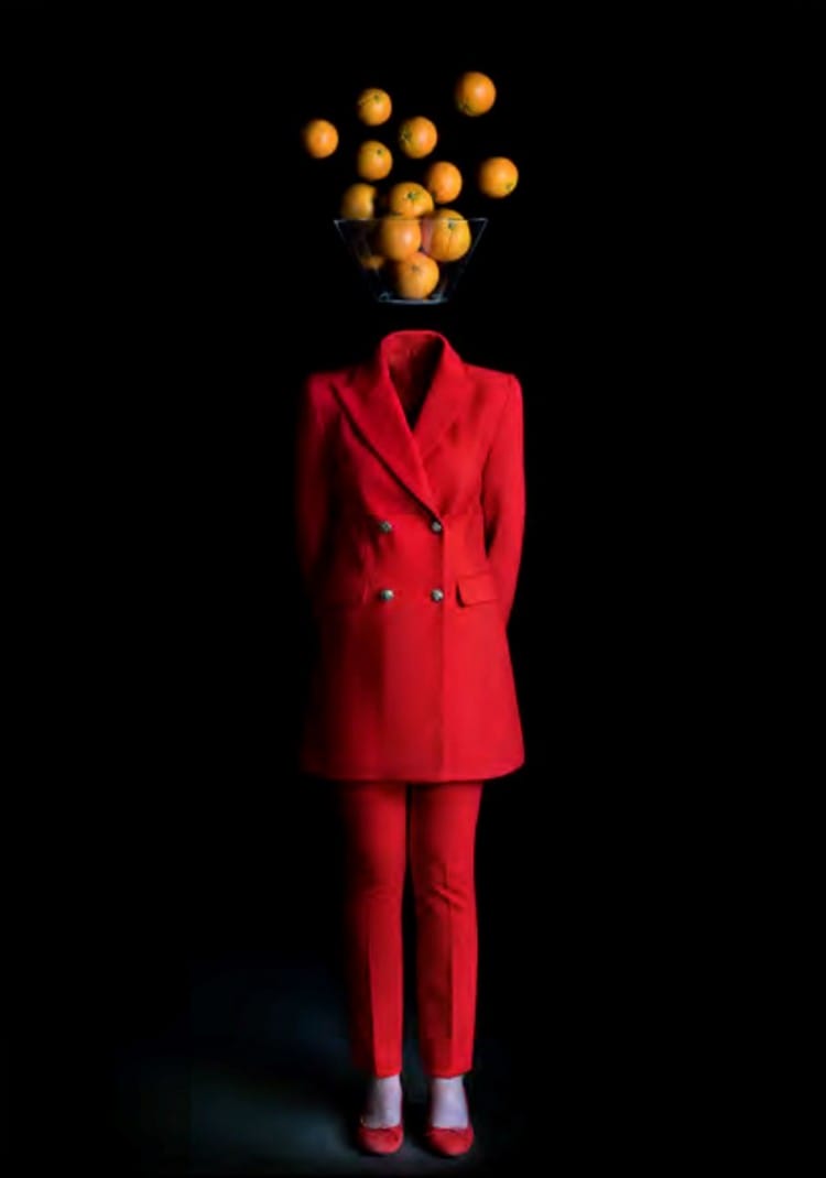 Ceci n’est pas un bol de fruits avec des oranges