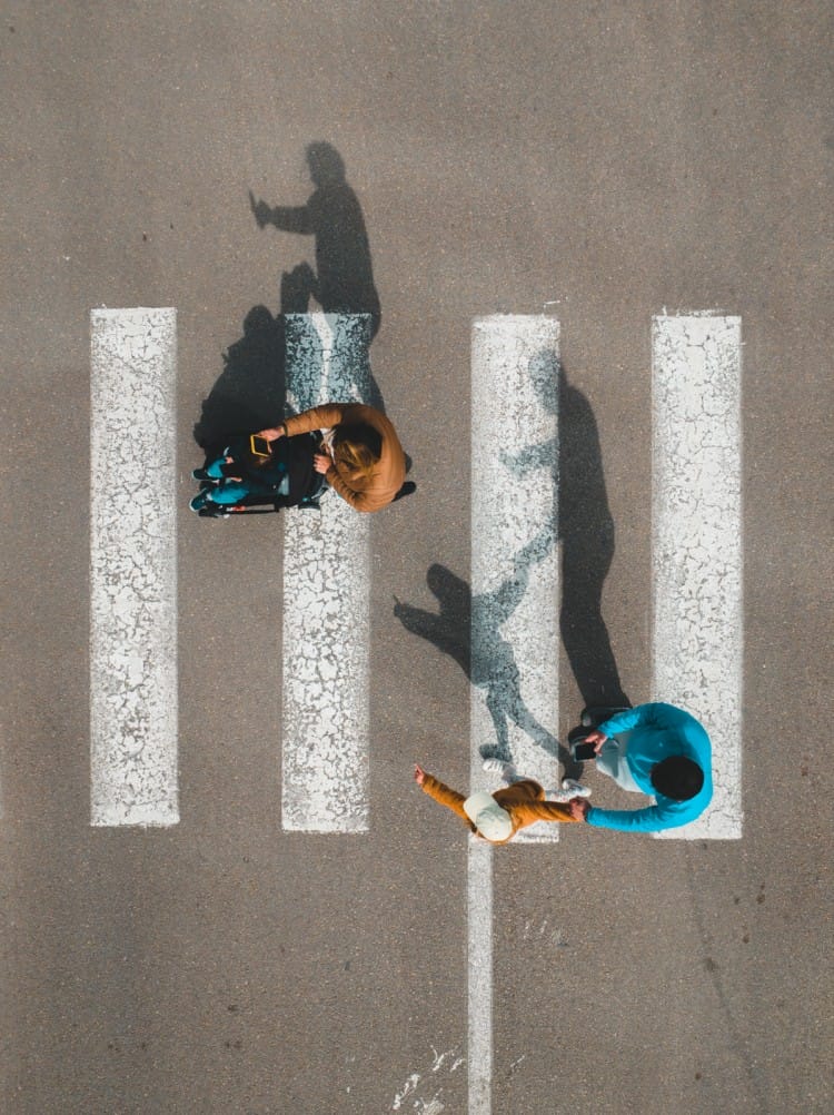 Family Crossing  (The smartphone and i series)