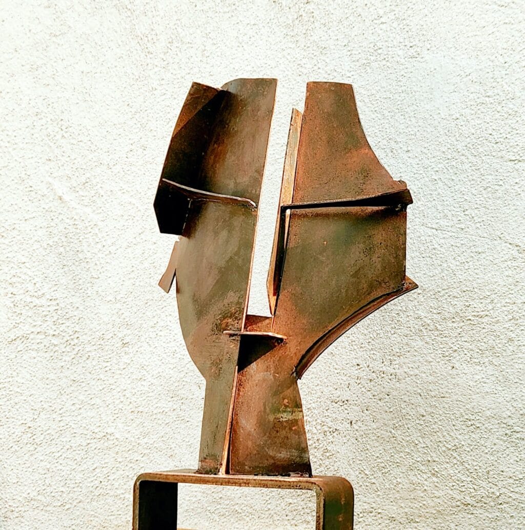 Column-by-Iris-fueredi-sculpture